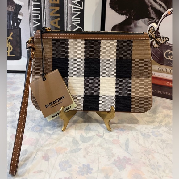 Burberry Handbags - 🖤🤎NWT BURBERRY TAUPE BROWN/BLACK CHECK CANVAS WRISTLET🤎🖤
SCENTED WATER INCLUDED